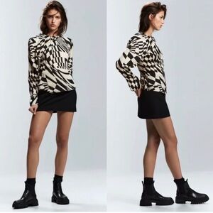 🌻ZARA  Fw21  Black & White Printed Front Pleated Viscose Blouse Size Small